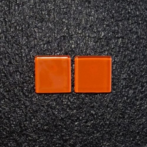 Brinco feminino laranja, feito à mão com materiais ecológicos, design moderno e atemporal.