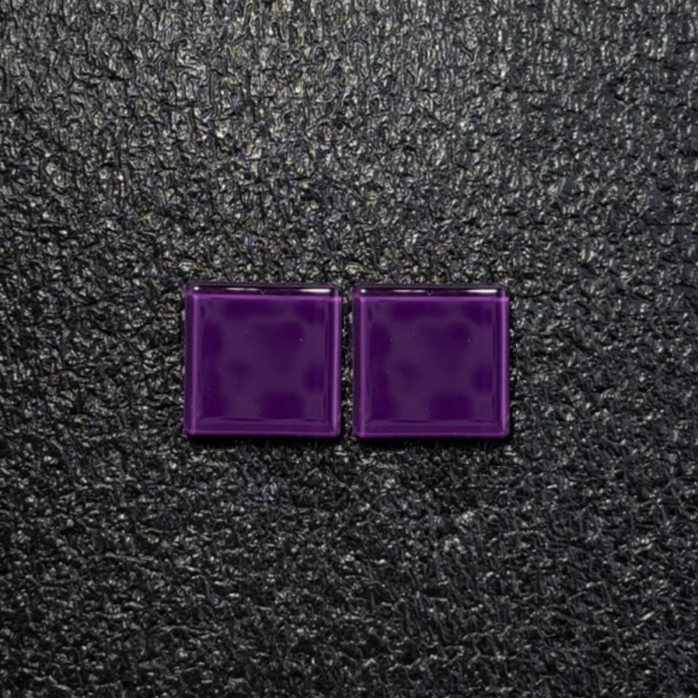 Brinco feminino roxo, feito à mão com materiais ecológicos, design moderno e atemporal.