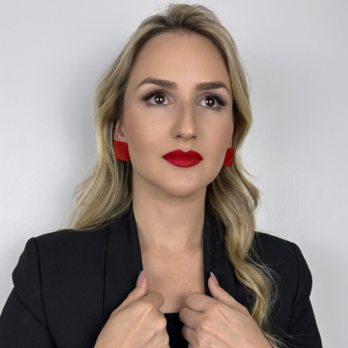 Brinco feminino vermelho, feito à mão com materiais ecológicos, design moderno e atemporal.